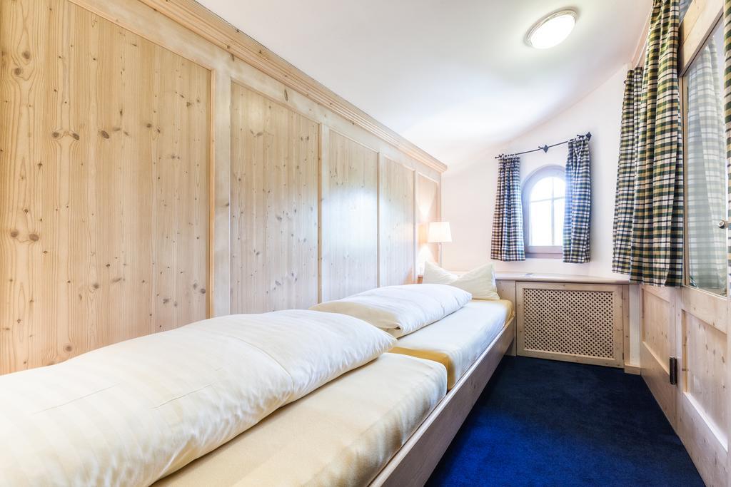 Apartments Margarethe Neukirchen am Grossvenediger Ruang foto