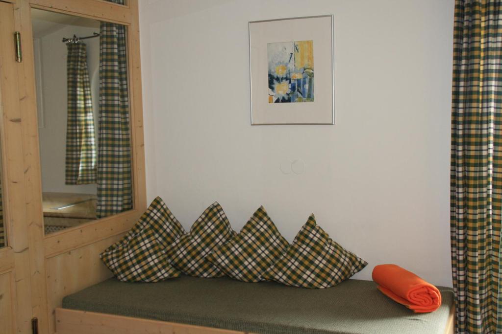 Apartments Margarethe Neukirchen am Grossvenediger Ruang foto